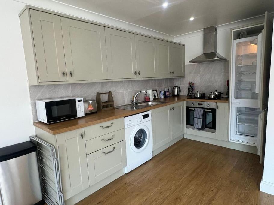 2 Bedroom, Parking, Hounslow St Appartement Londres