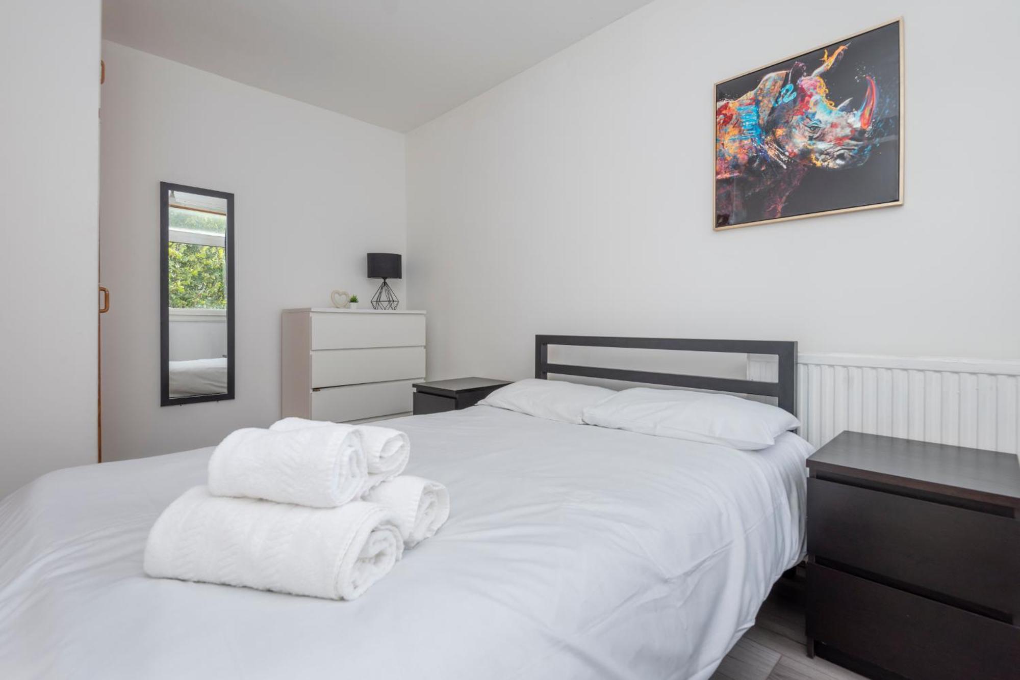 Lägenhet Entire 3 Bedroom Luxury In With Private Balcony *
