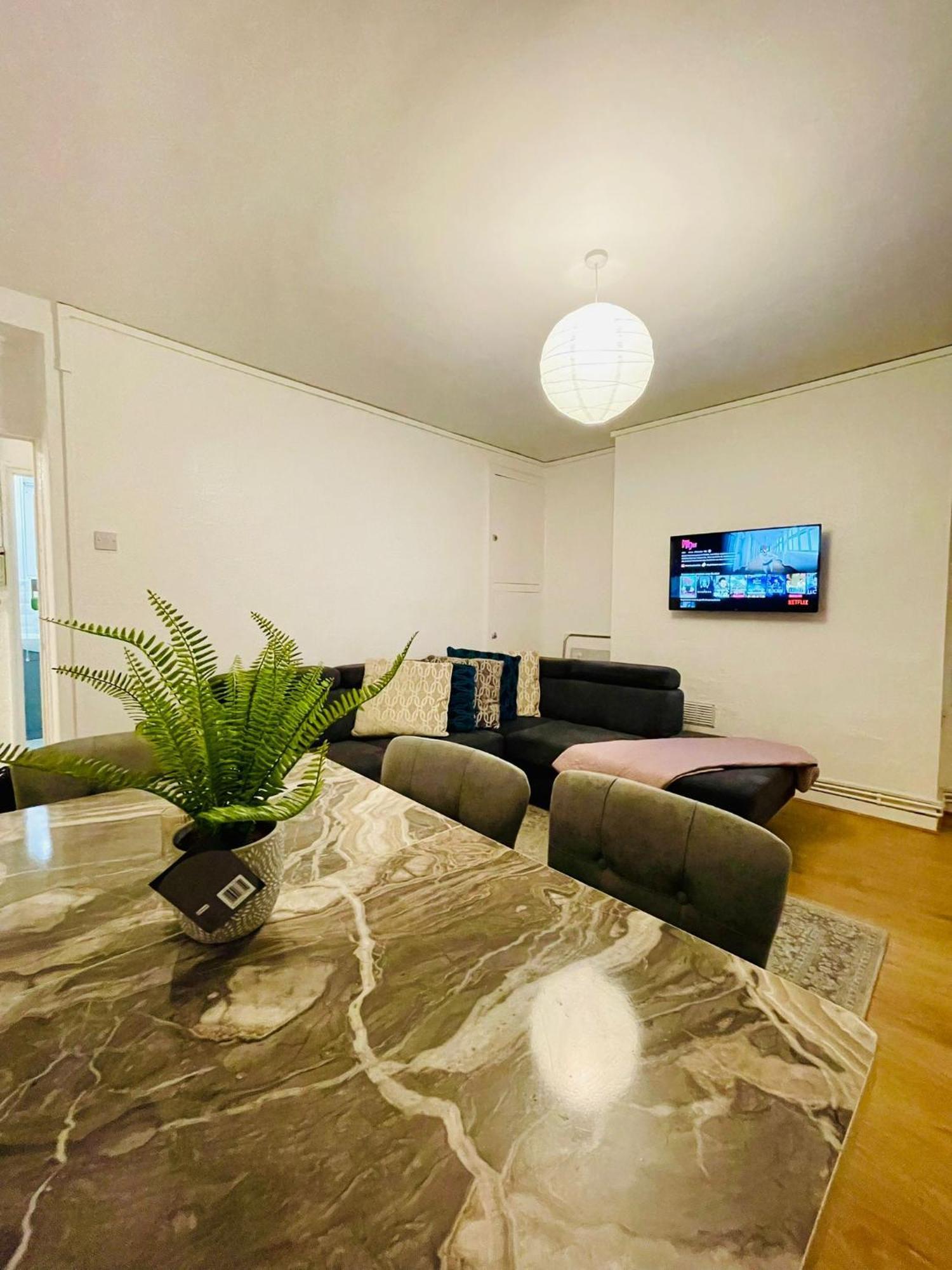 Appartement 2bd Canarywharf Mile End Private Balcony Free Parking Londres