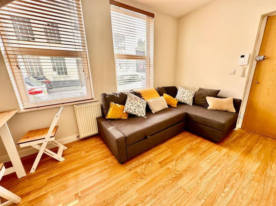 Lejlighed 2 Bedroom In Se13 *