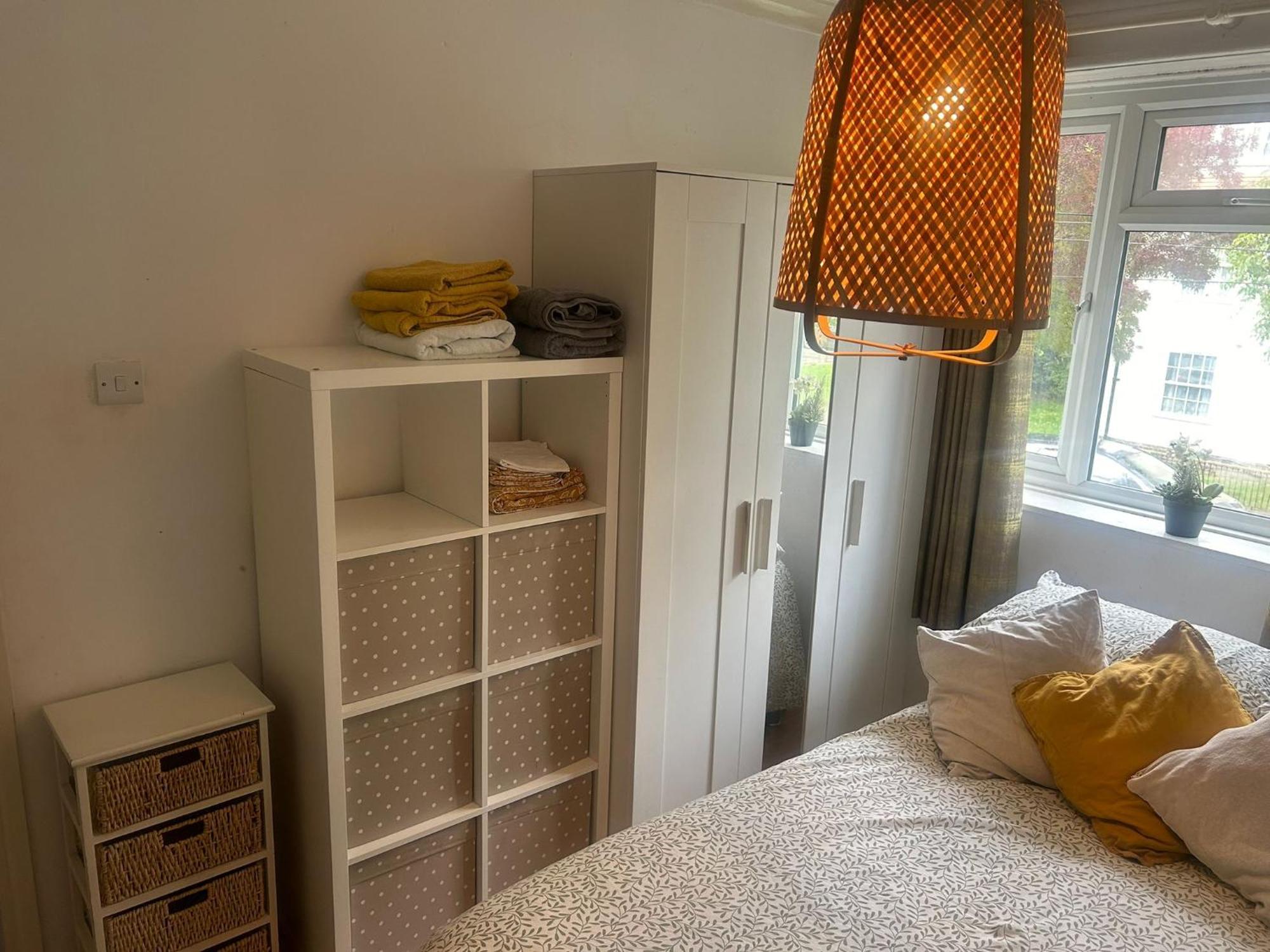 Modern And Spacious Double Bedroom Homestay London