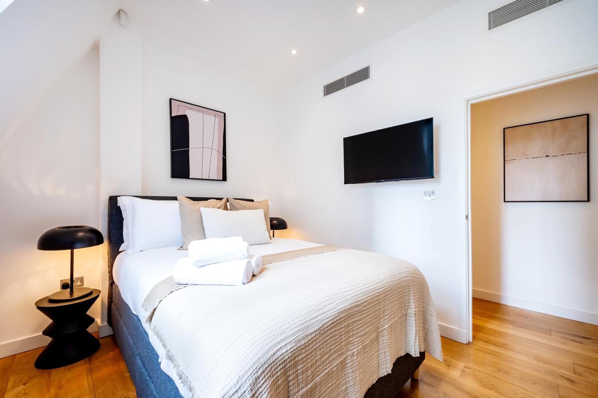Luxury Aircon 3 Bedr, 4 Beds, 2 Bath Trafalgar Sq * London