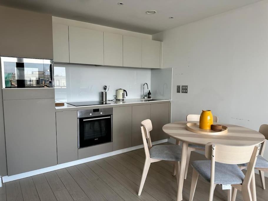 Modern Islington 1br Flat On Regent's Canal Apartment London