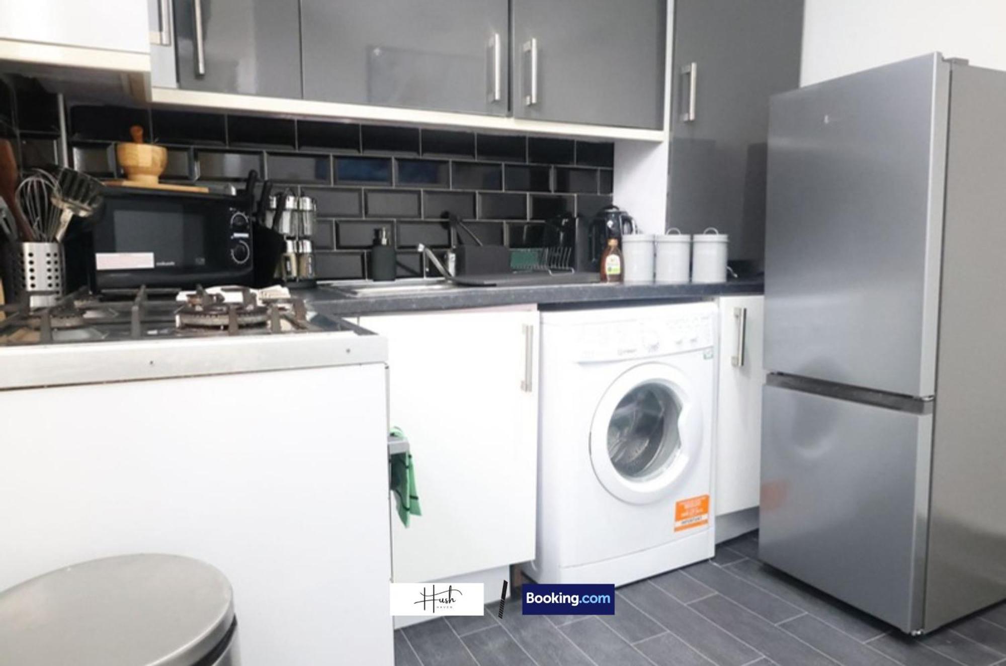 2 Bedroom Flat By Hush Haven Homes Short Lets And Serviced With Garden & Free Parking Near Excel, Lcy Airport * London