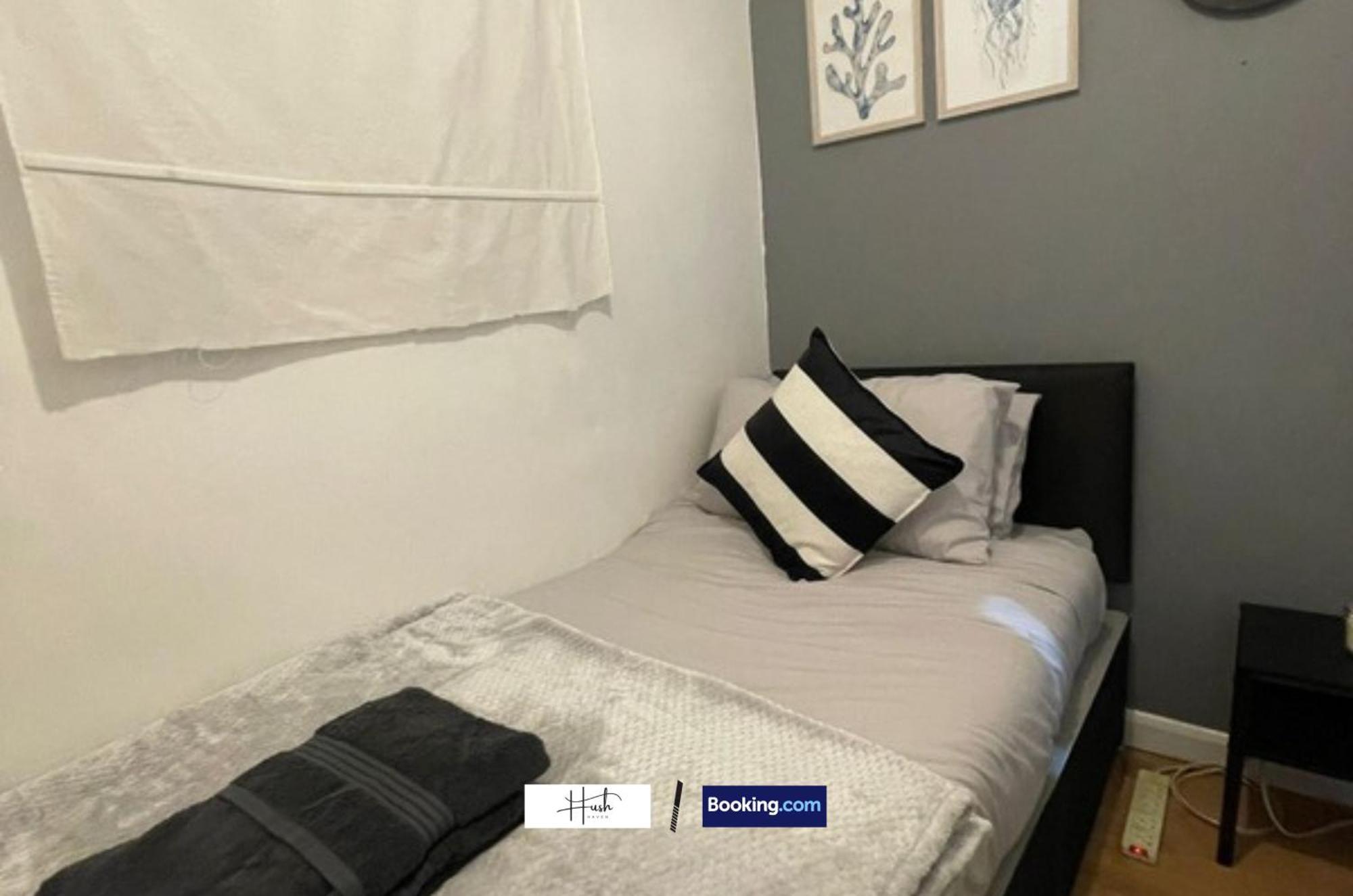 2 Bedroom Flat By Hush Haven Homes Short Lets And Serviced With Garden & Free Parking Near Excel, Lcy Airport