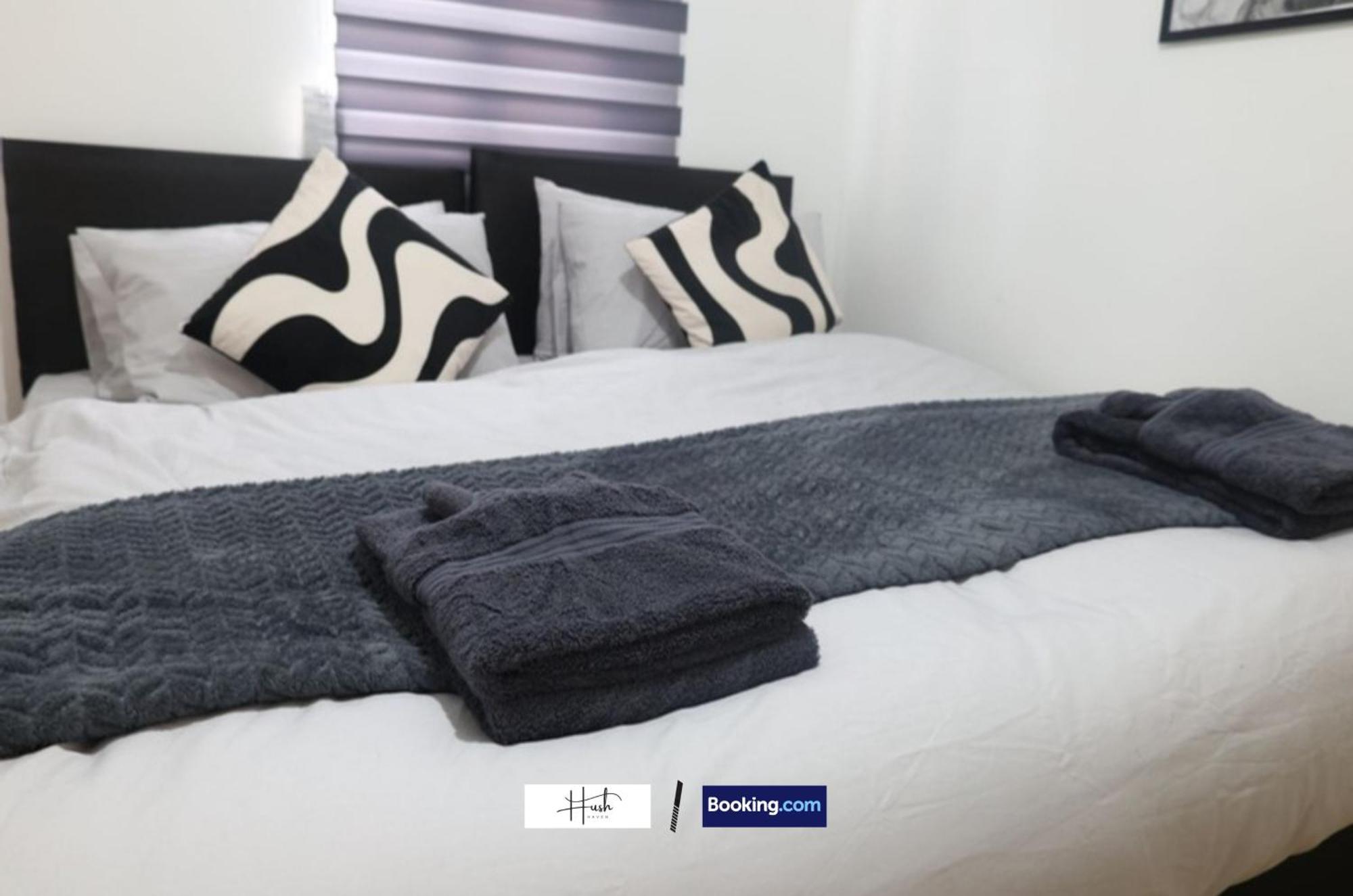 2 Bedroom Flat By Hush Haven Homes Short Lets And Serviced With Garden & Free Parking Near Excel, Lcy Airport London