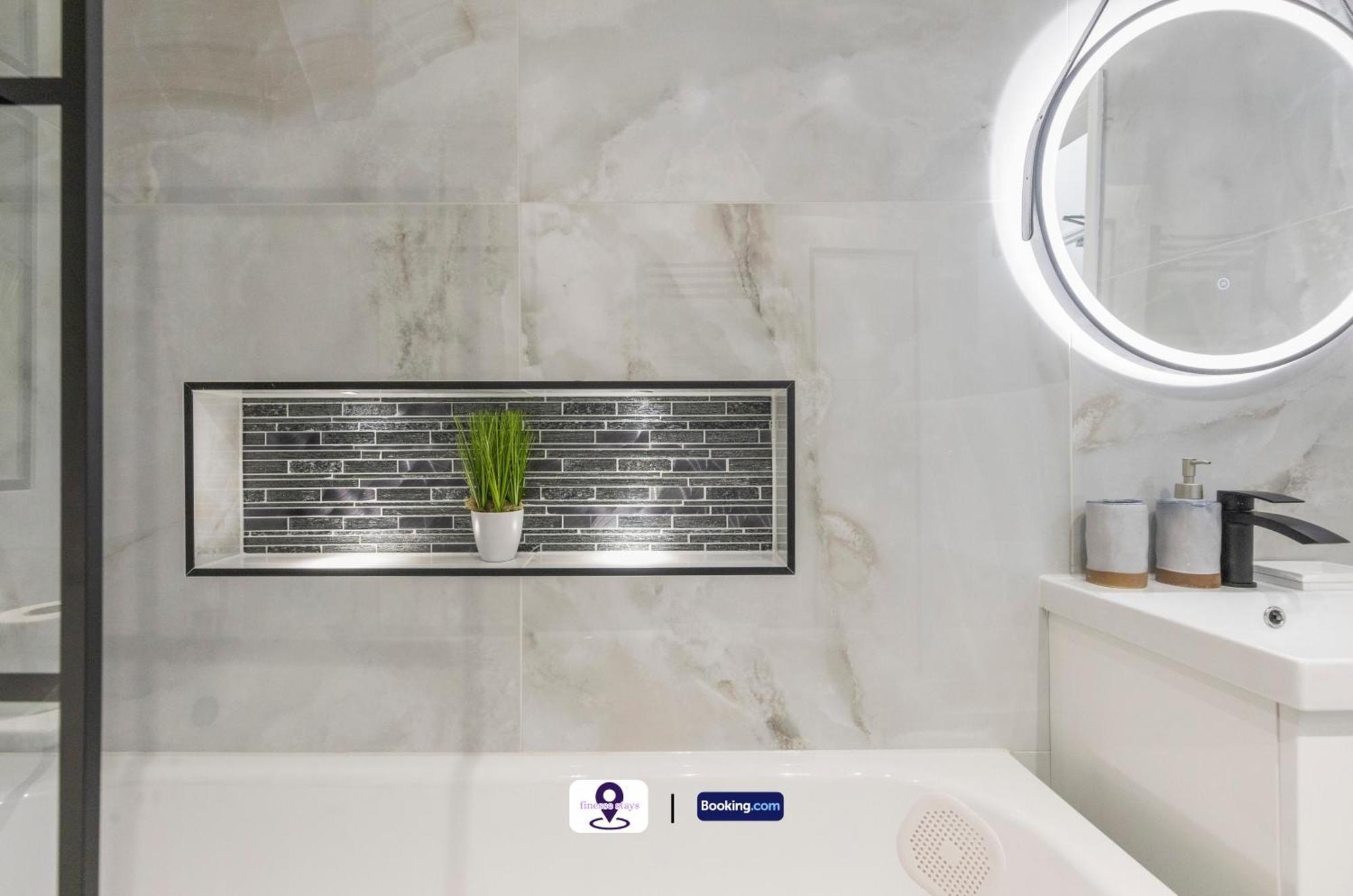 Apartment Last-minute Escapes ! Limited Time L Lavender Hill L Exclusive On 2 Bedroom, High Spec Luxury Flat By Finesse Short Lets & Serviced With Free Wifi *