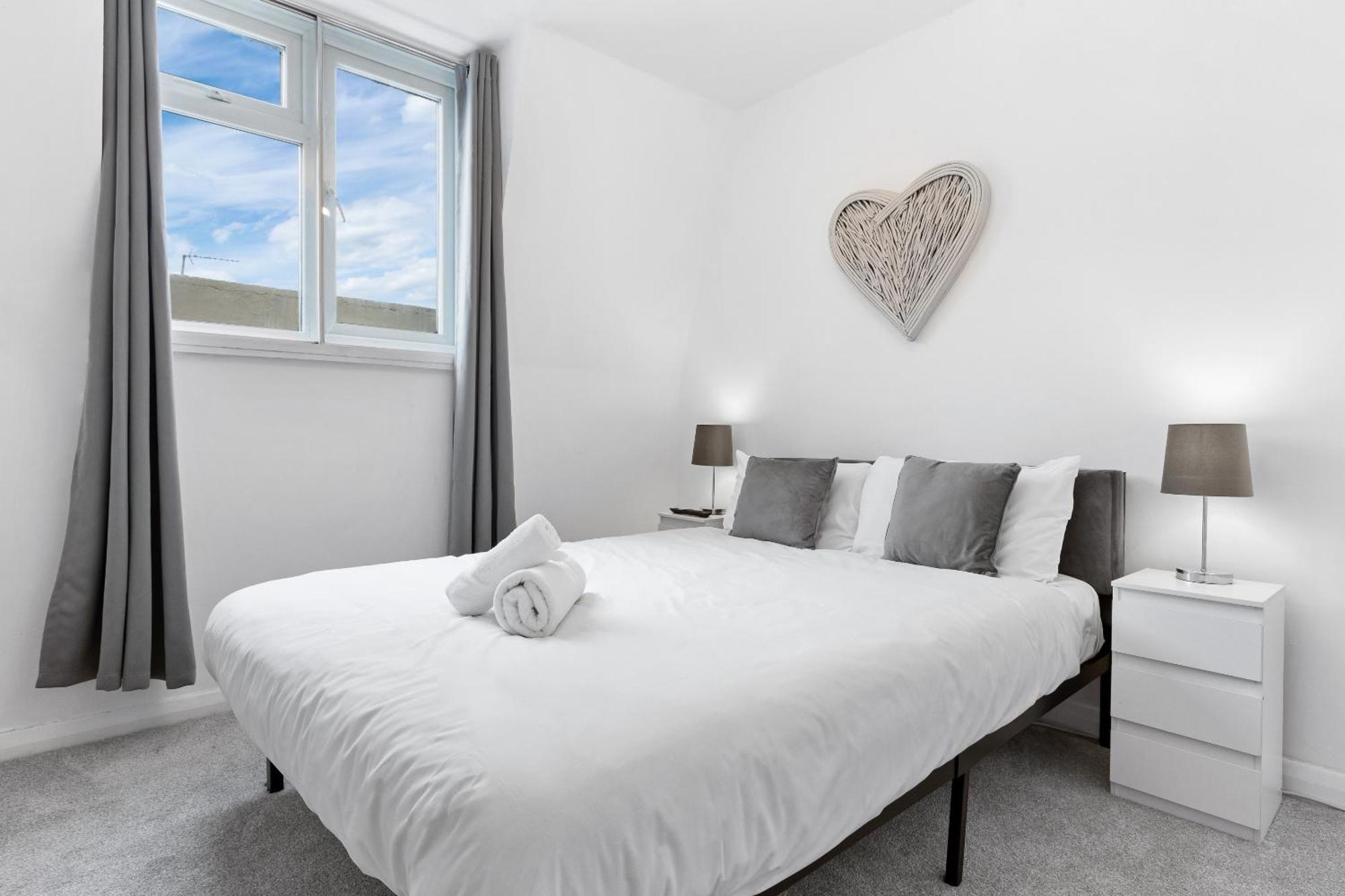 Appartement Newly Renovated Kensington 2 Bedroom With Balcony Near Harrods Sleeps 6, 2 Min Walk From Station