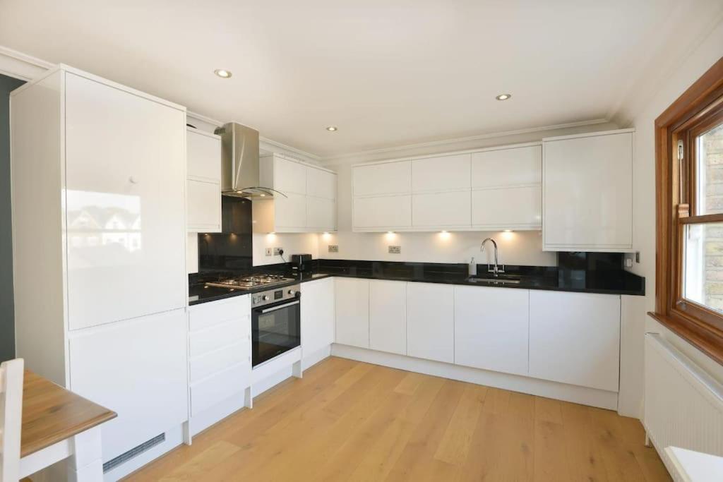 Cosy Flat Of 2 Bed And 2 Toilet Lejlighed