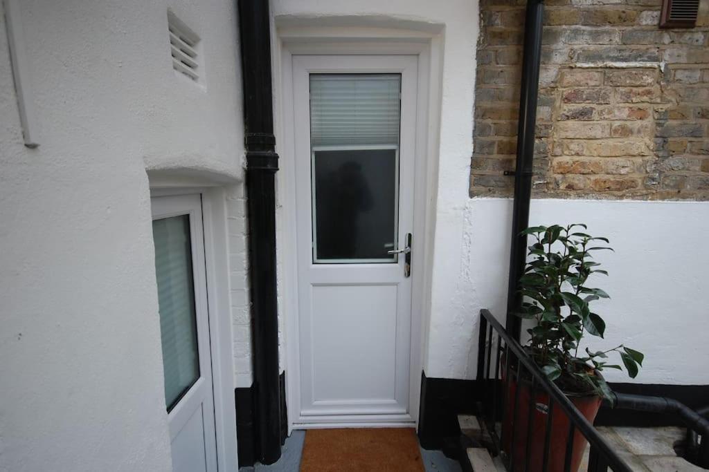 Newly Refurbished - Flat 8 Appartement Londen