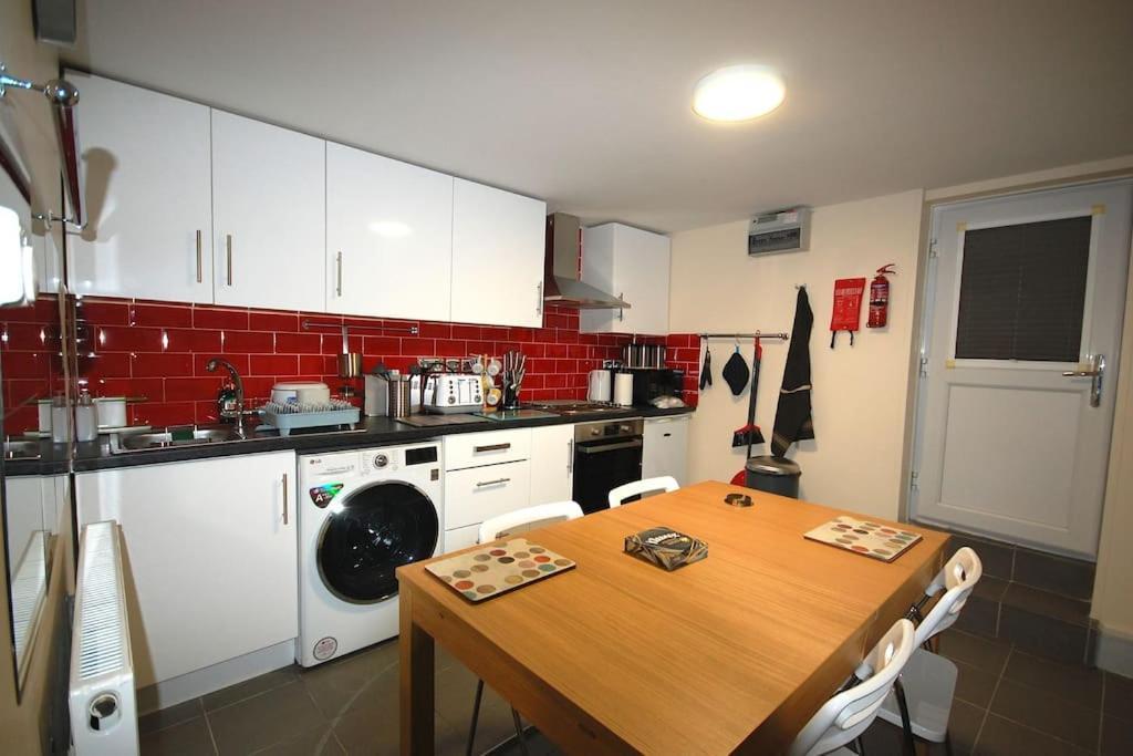 Newly Refurbished - Flat 8 Appartement Londen