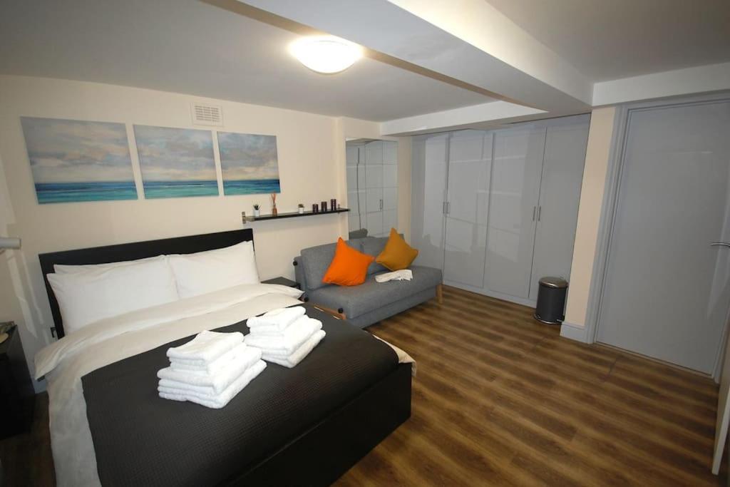 Newly Refurbished - Flat 8 Londen