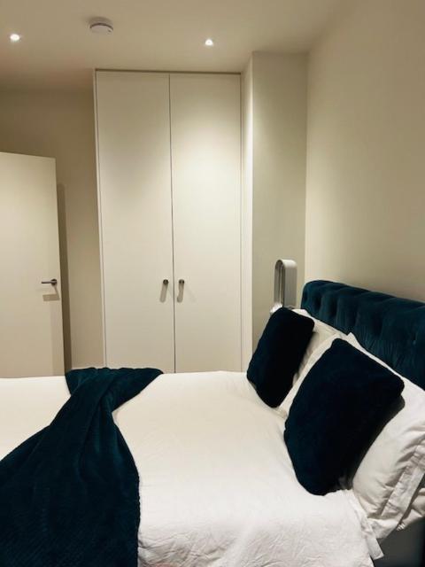 Luxury High Rise 2-bed With Lovely View In Canary Wharf * Londen