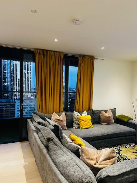 Luxury High Rise 2-bed With Lovely View In Canary Wharf * Londen