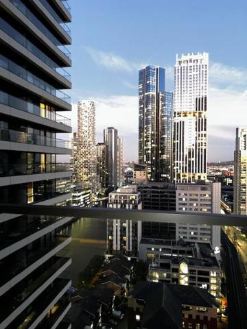 Luxury High Rise 2-bed With Lovely View In Canary Wharf * Londen