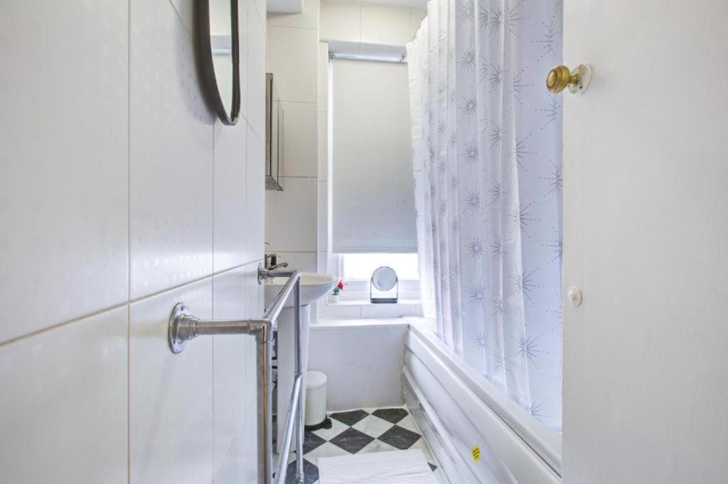 Affordable Family Near Oxford Street Londra