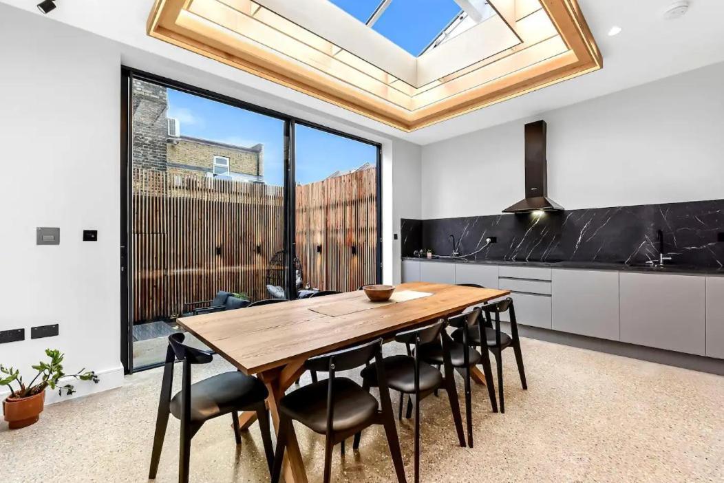 Outstanding 4 Bedroom Londres