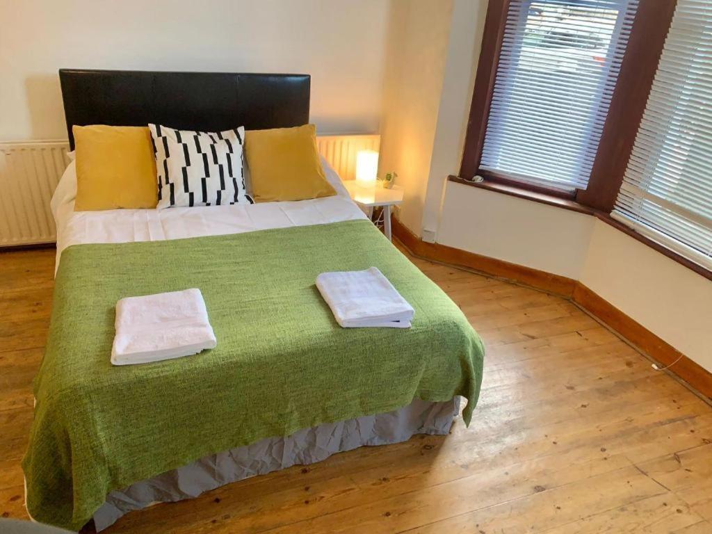 Priced Living Deluxe Bedroom 4 *