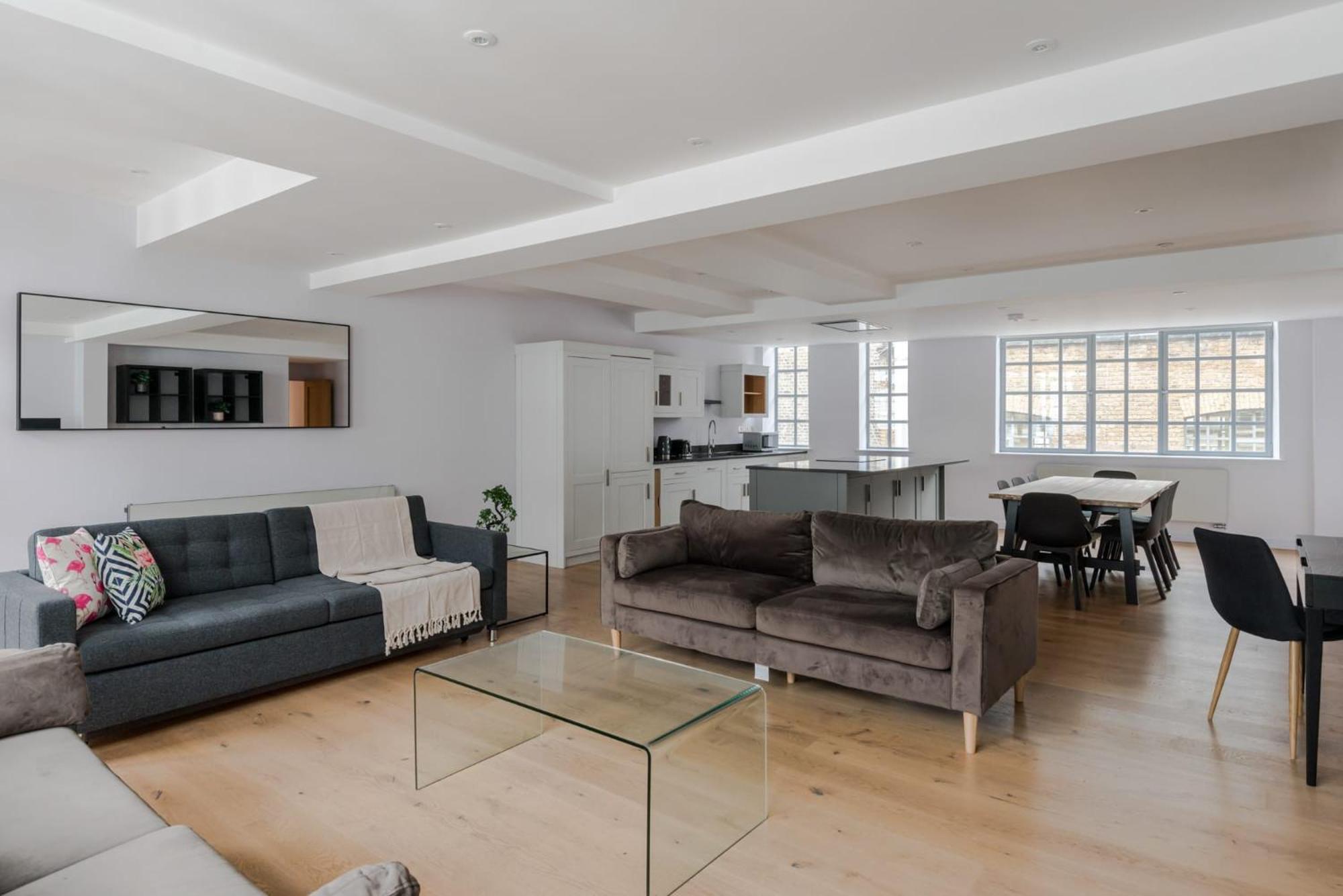 Law & Order - Farringdon - By Frankie Says Apartment