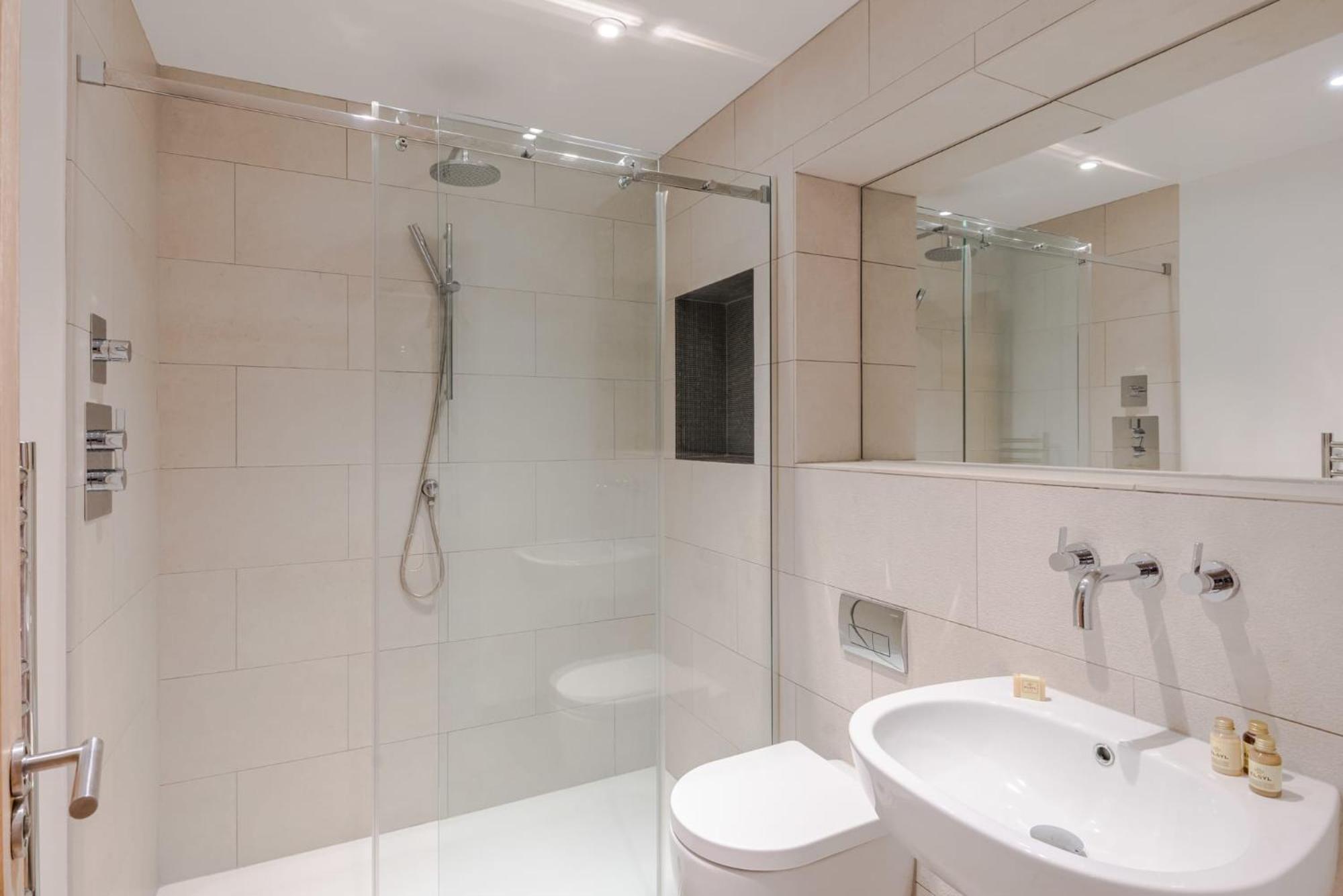 Law & Order - Farringdon - By Frankie Says Apartment London