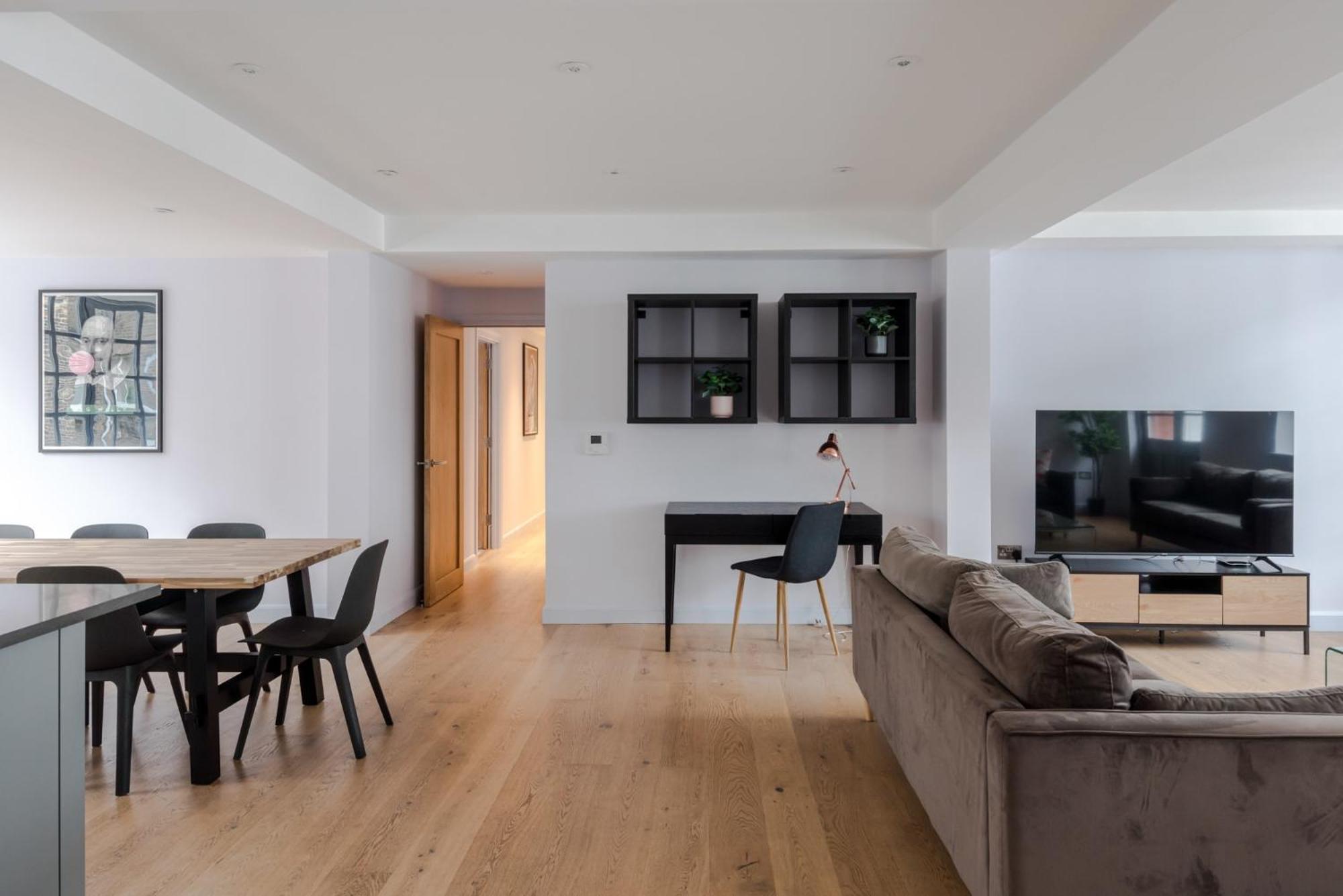 Law & Order - Farringdon - By Frankie Says Apartment *