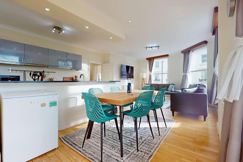 Charming And Bright Flat In Paddington! Lägenhet London