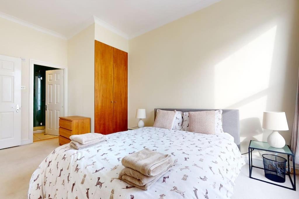 Charming And Bright Flat In Paddington! Lägenhet