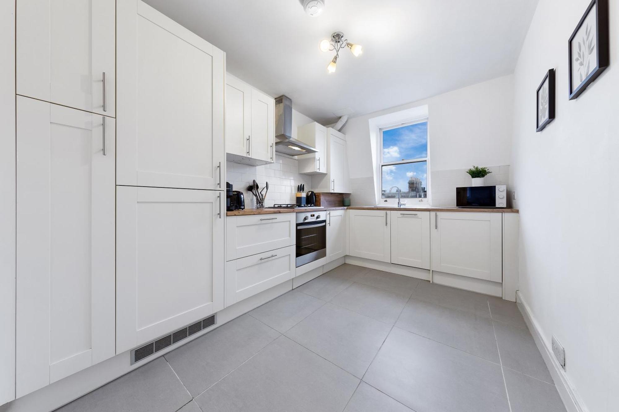 Kensington High Street - Serviced * London