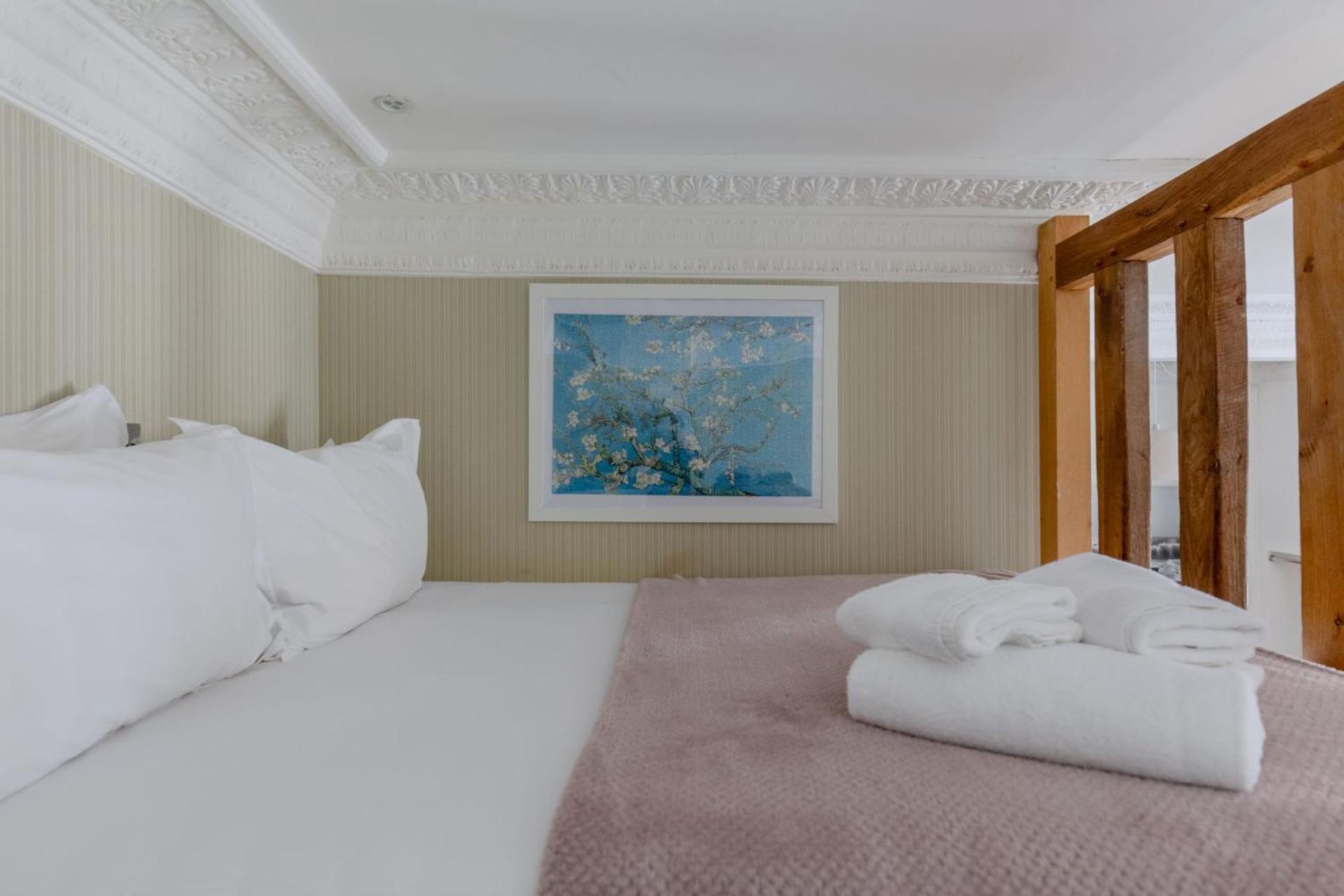 Charming Mezzanine Heart Of Paddington Appartamento