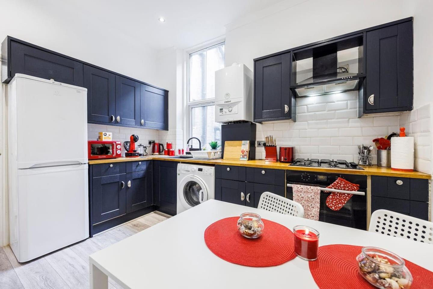 12 Bed Charming And Bright Flat * Londen