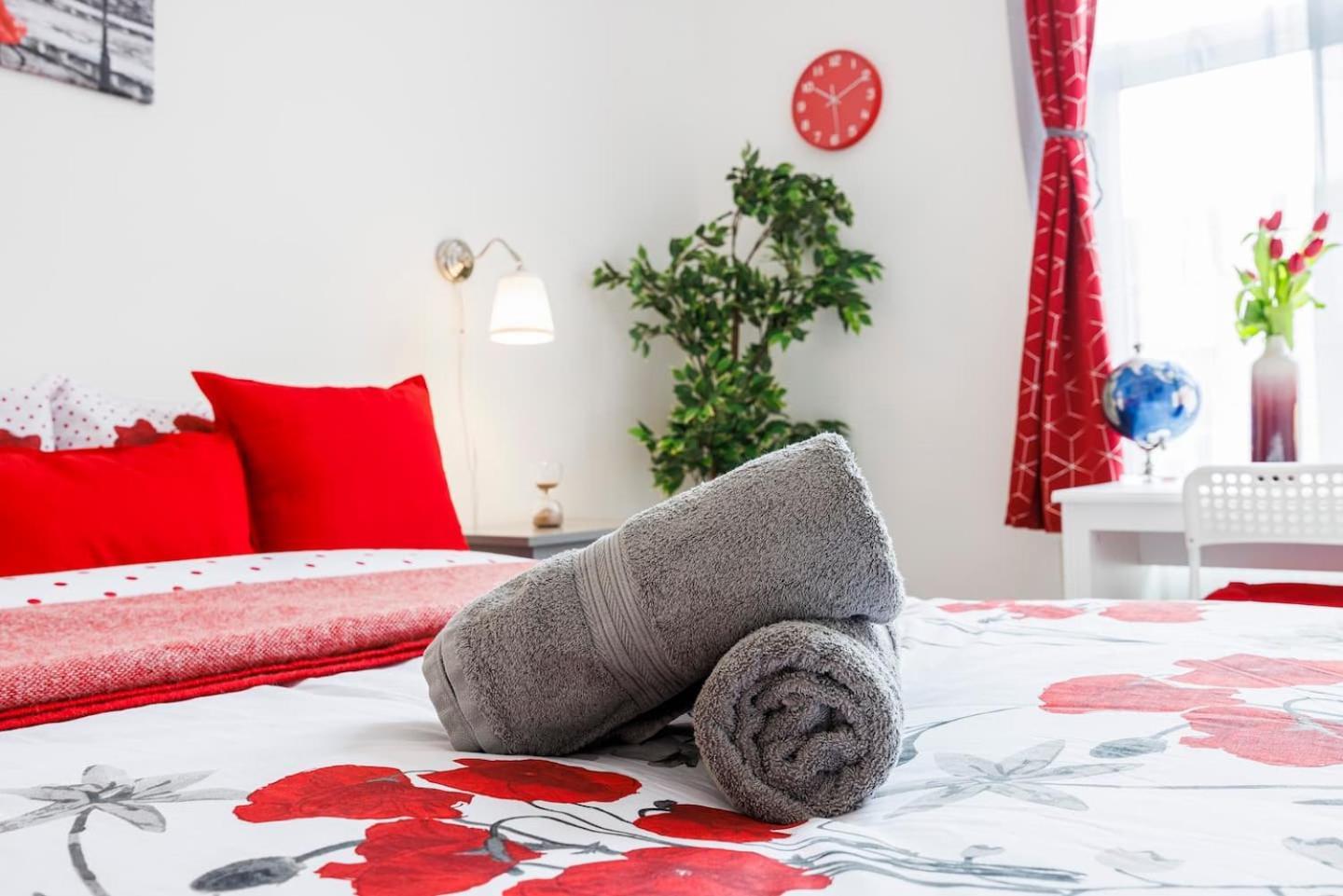 12 Bed Charming And Bright Flat Appartement