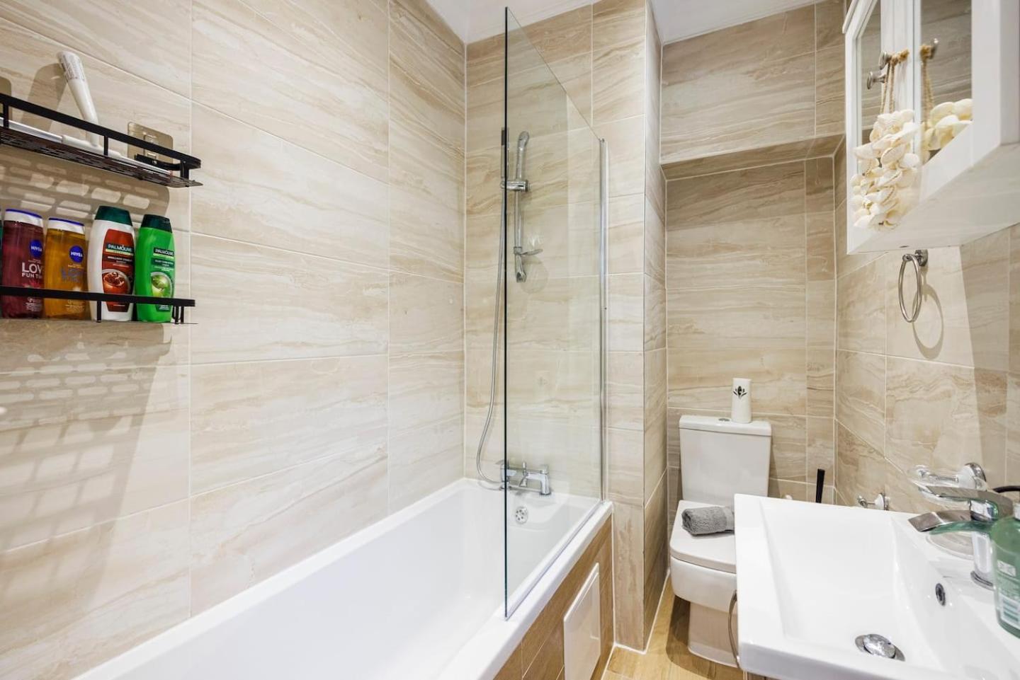 12 Bed Charming And Bright Flat Londen