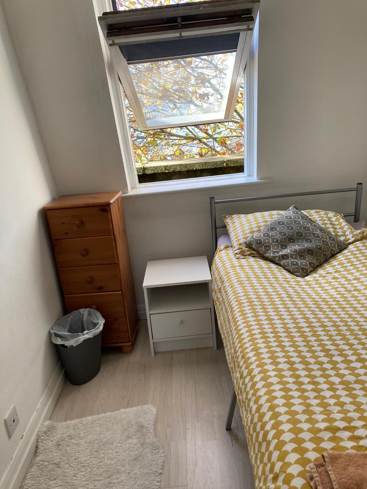 Redecorated Single With Shared Bathroom And Kitchen Privat overnatting