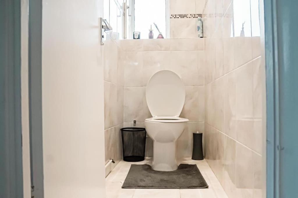Spacious 3 Bedroom Flat Apartment London