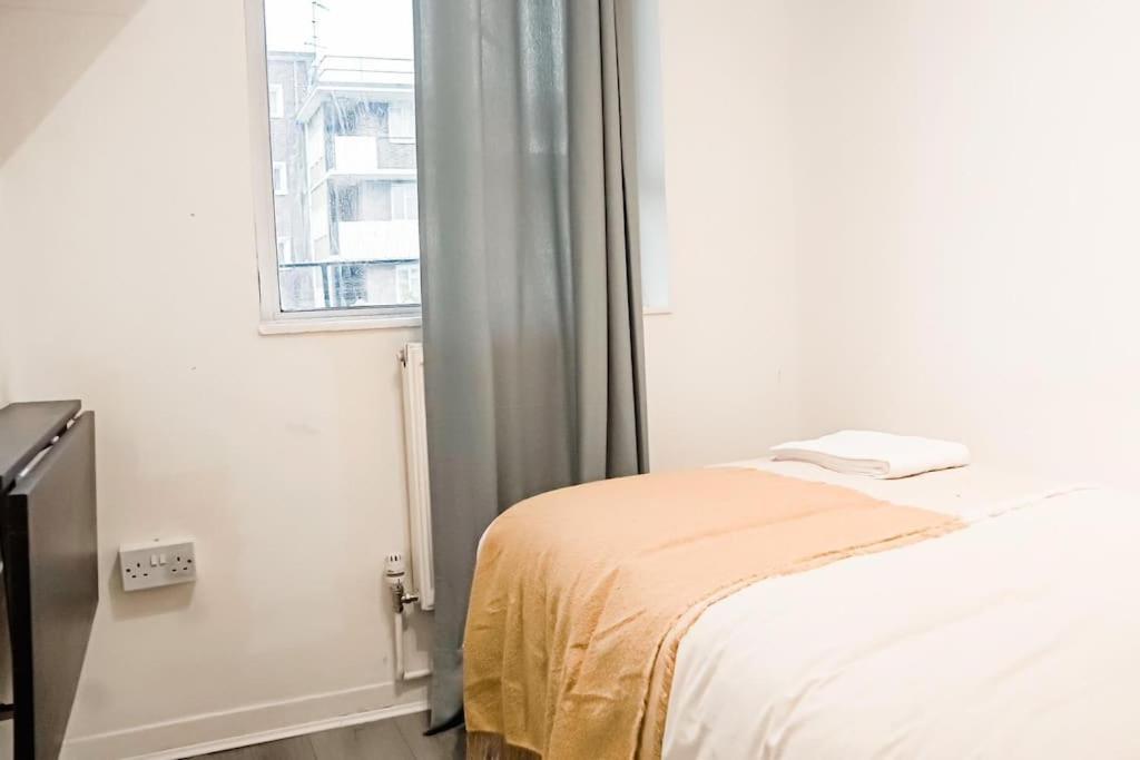 Apartment Spacious 3 Bedroom Flat London