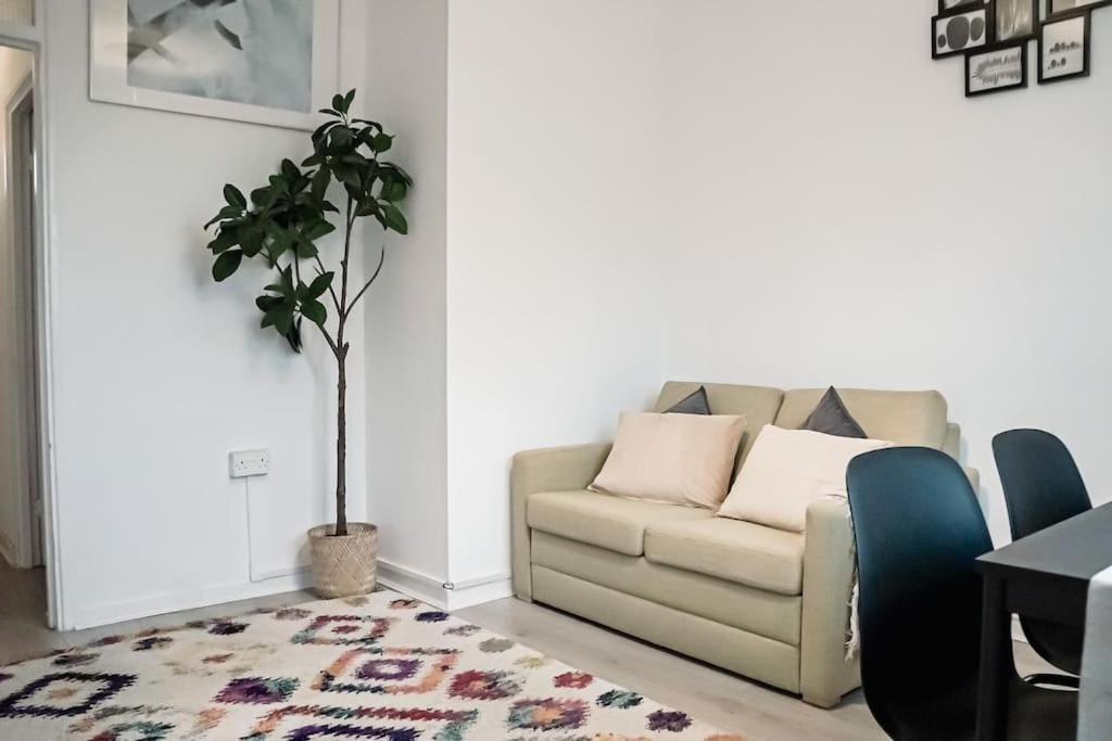 Spacious 3 Bedroom Flat * London