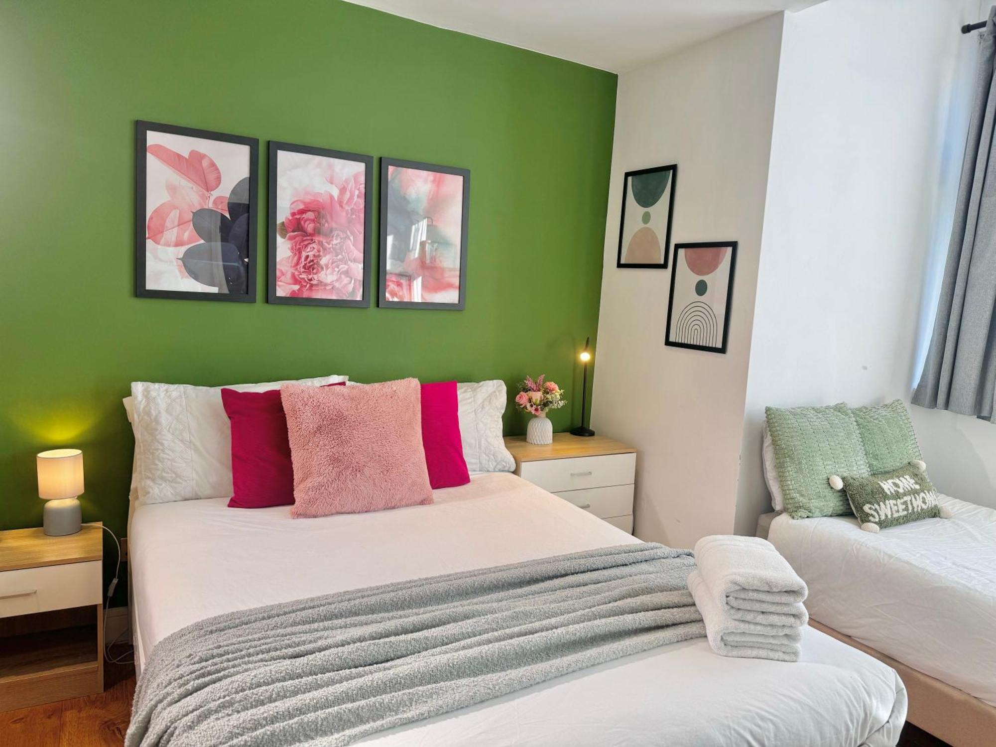 En-suites With Free Parking 30min To * London