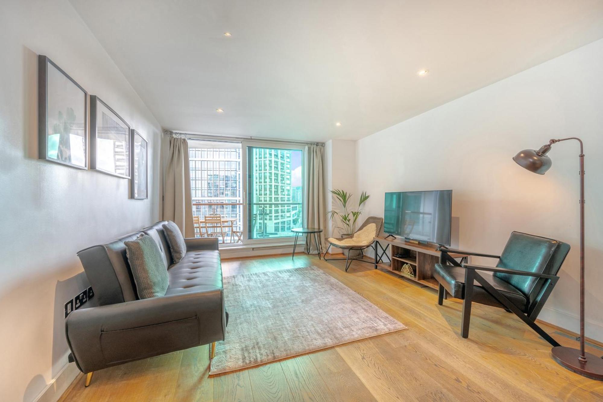 Riverside Balcony Apartments, 10 Minutes From Oxford Circus * Londen