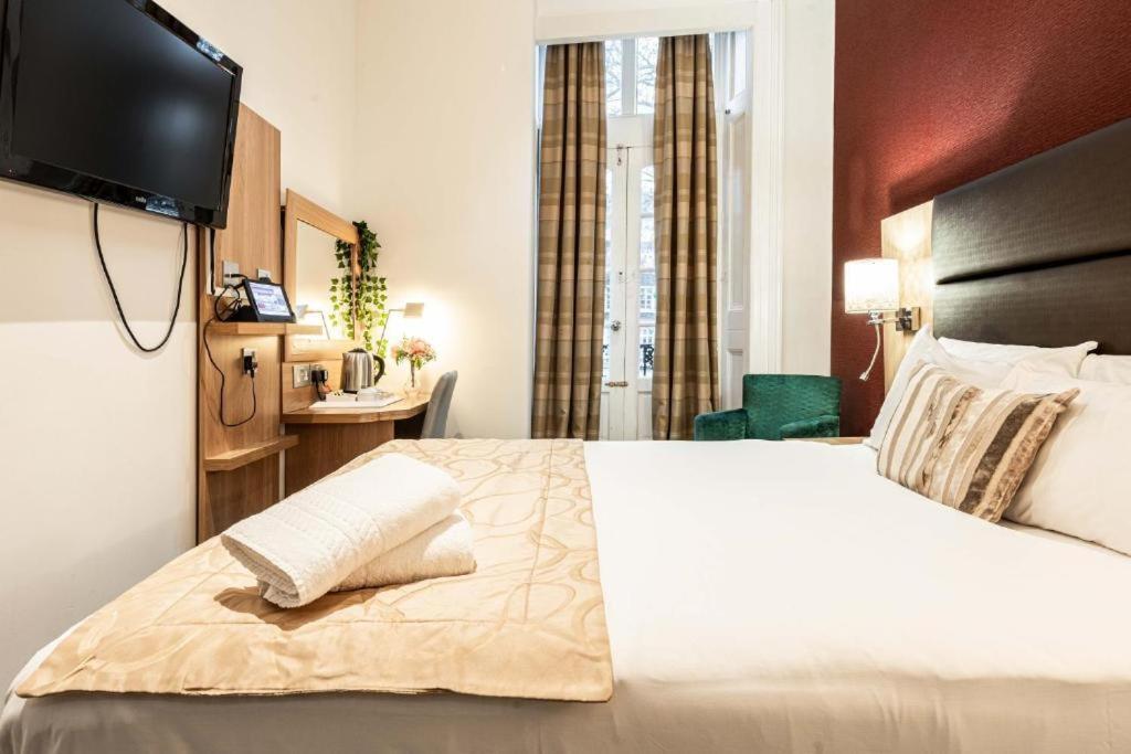 Lancaster Court 3* London