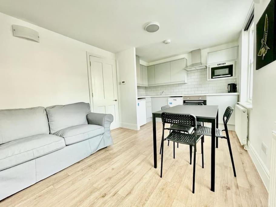 Lägenhet Amazing Spacious 2 Bed London