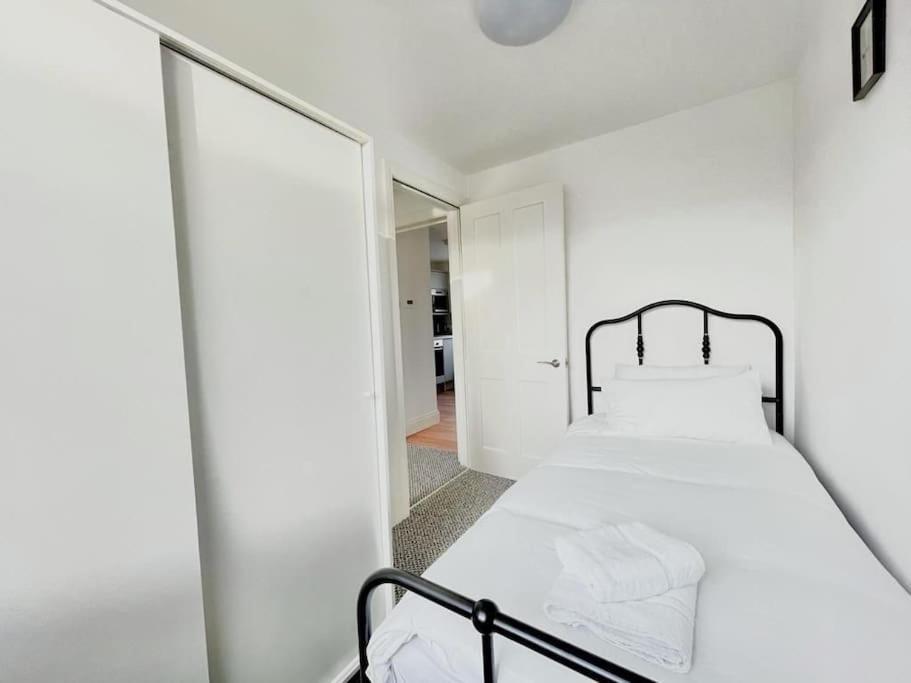 Amazing Spacious 2 Bed Lägenhet
