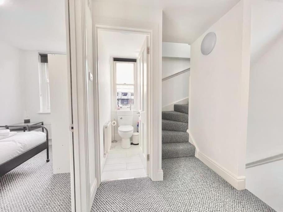 Amazing Spacious 2 Bed Lägenhet London