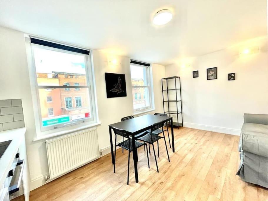 Lägenhet Amazing Spacious 2 Bed London