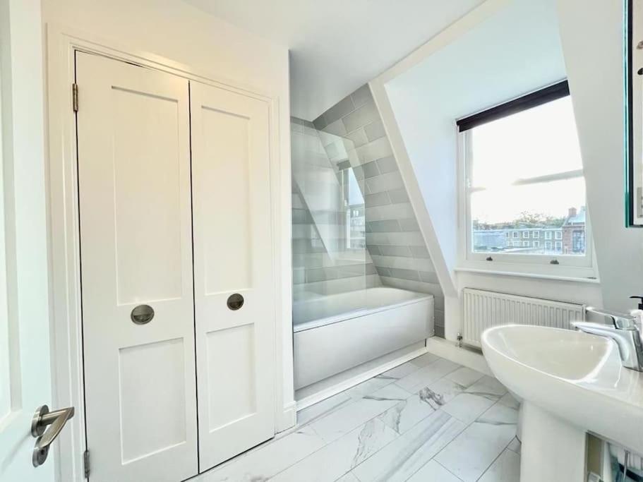 Amazing Spacious 2 Bed Lägenhet London