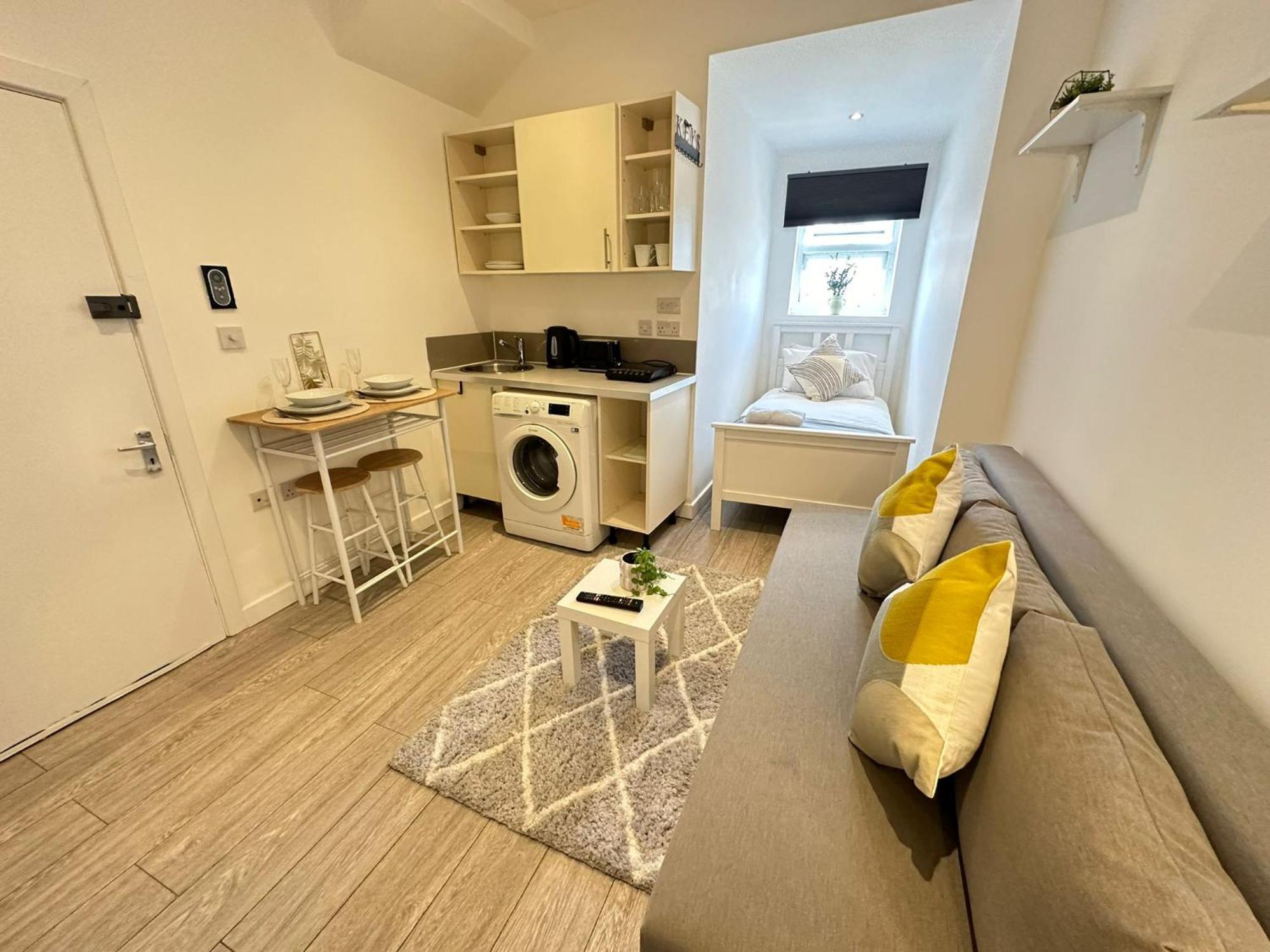 Studio Near Central Apartment