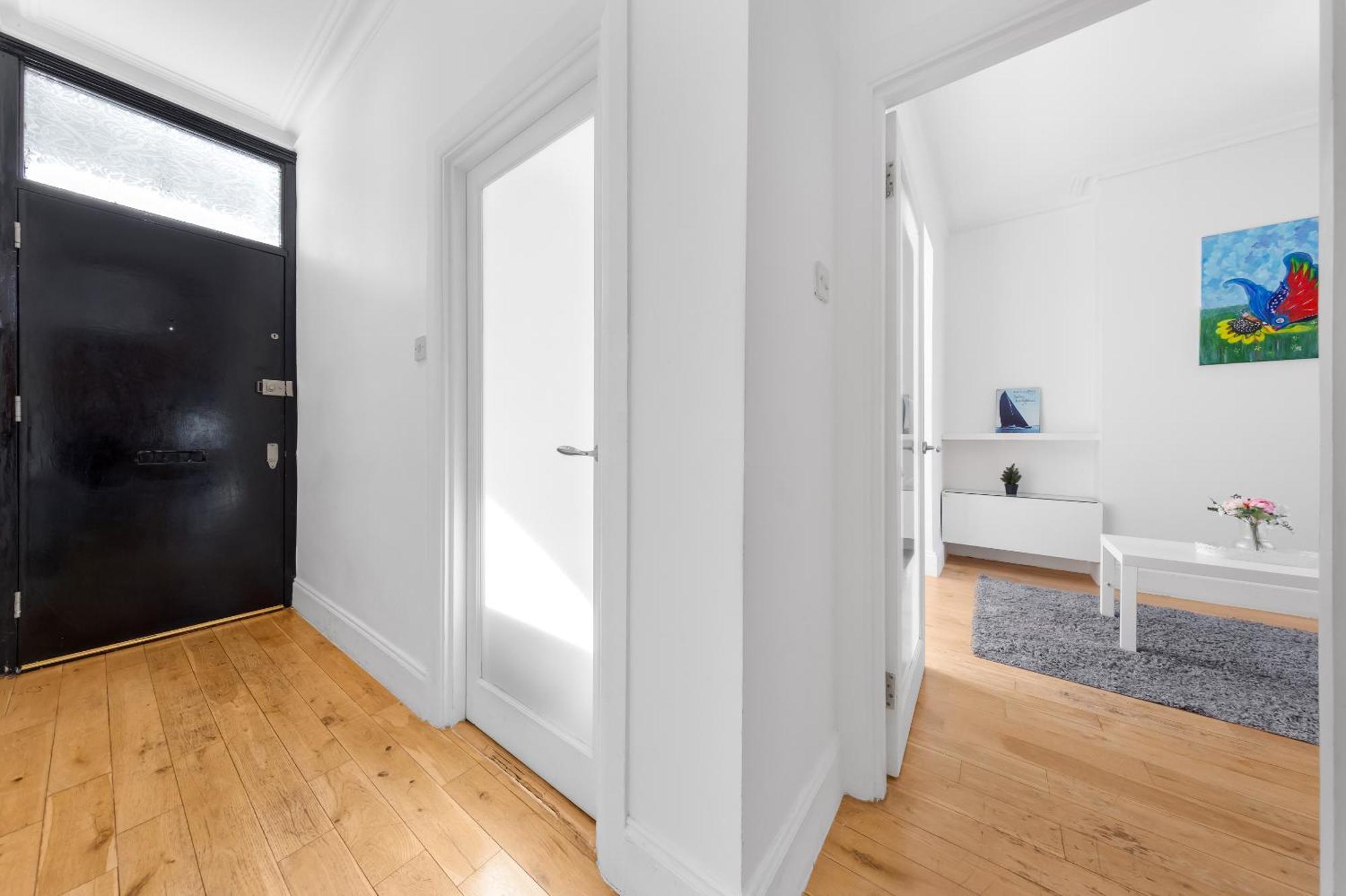 Luxury 4-bedroom Modern Flat In Steps From Station, Sleeps 9 In Style! Leilighet