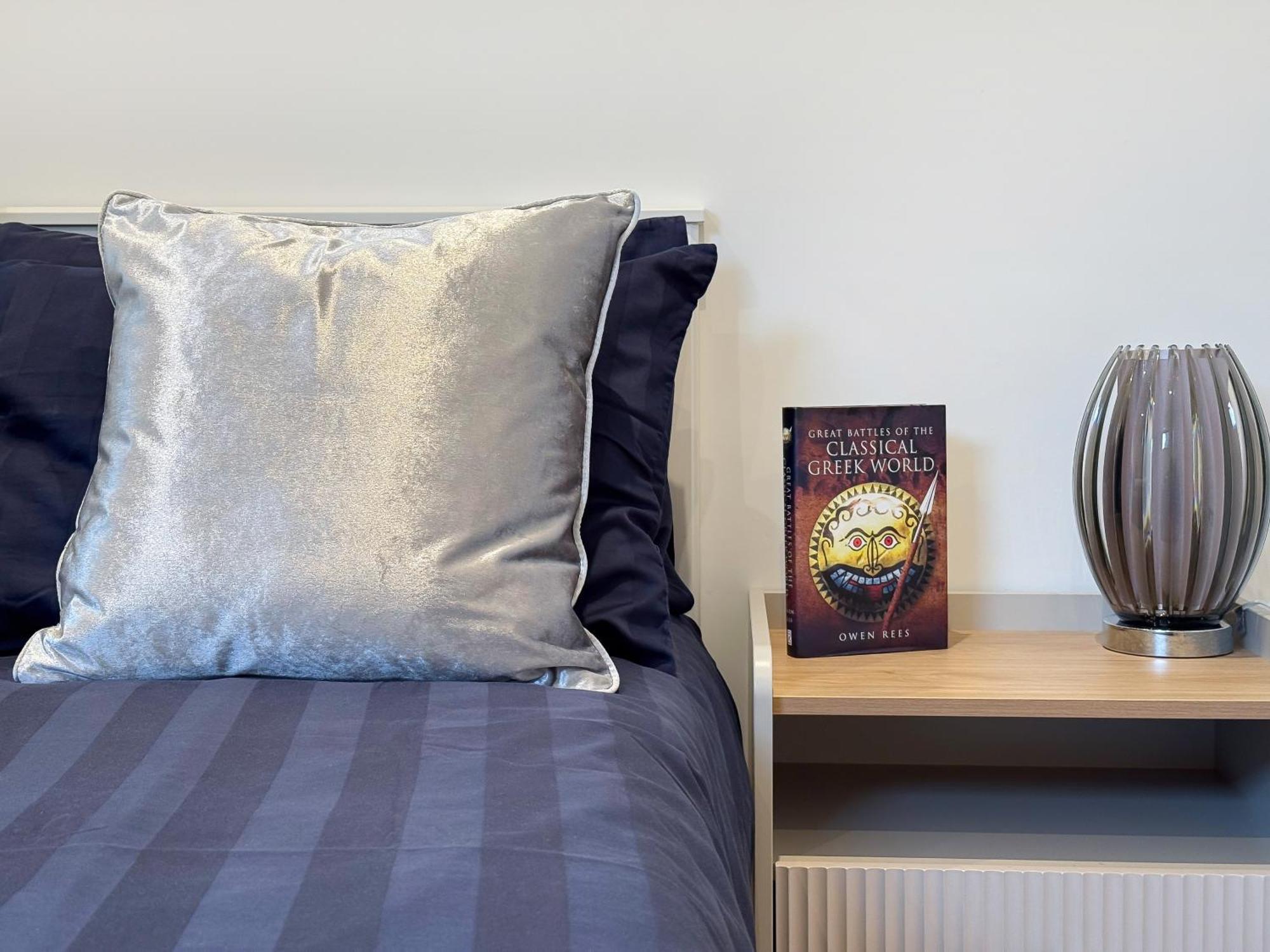 2 Bed Flat 10 Min From Notthing Hill! Londen