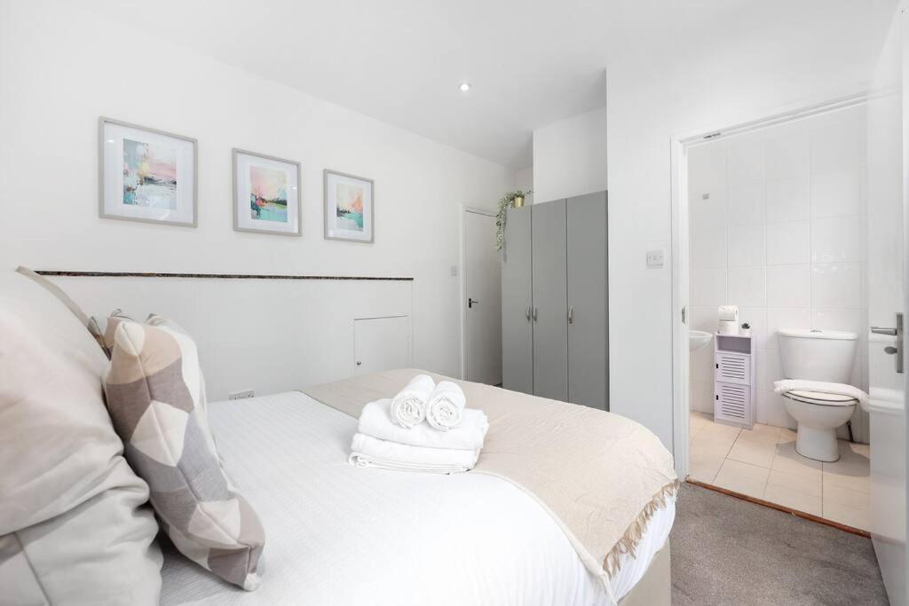 Two-bedroom Short Term & Flexible Renting Hackney With Free Wifi And Roof Terrace! Appartement