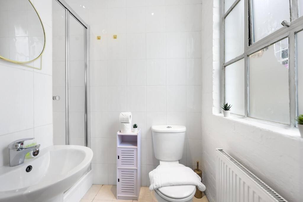 Two-bedroom Short Term & Flexible Renting Hackney With Free Wifi And Roof Terrace! Appartement Londen