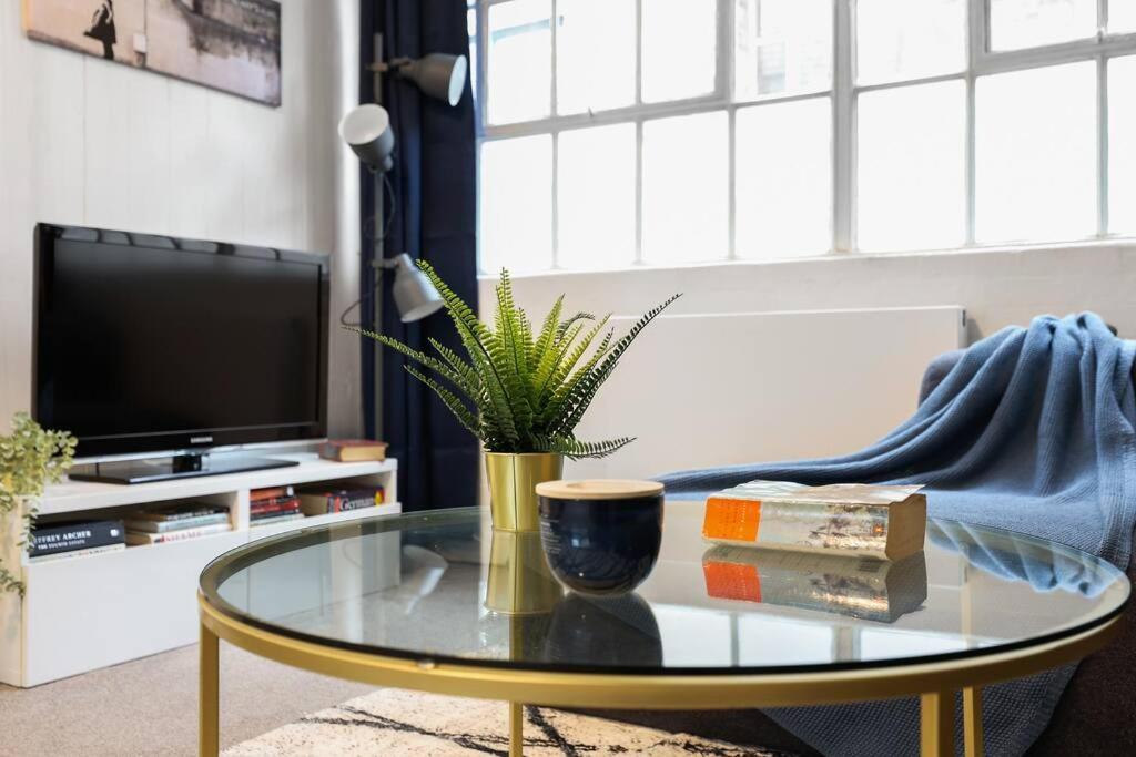 Two-bedroom Short Term & Flexible Renting Hackney With Free Wifi And Roof Terrace! Londen